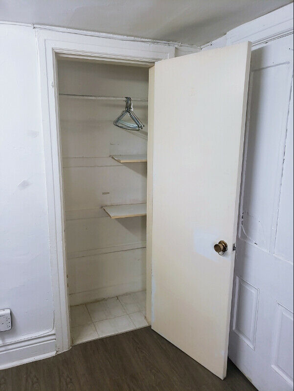 Downtown TORONTO – Broadview and Dundas E Private Room for Rent - Photo 3