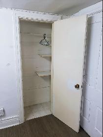 Downtown TORONTO – Broadview and Dundas E Private Room for Rent - Photo 3