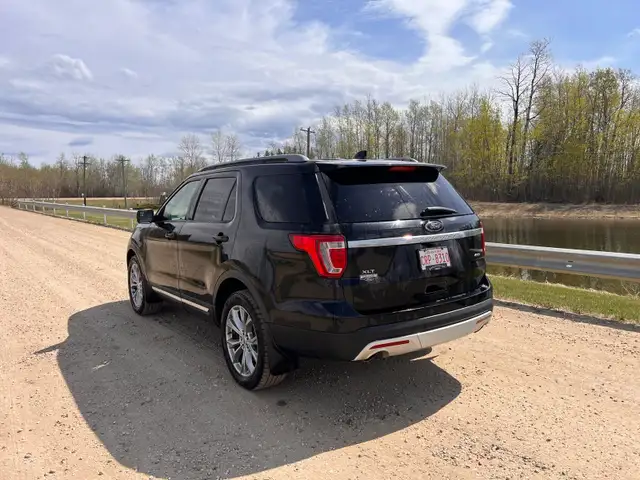 2017 Ford Explorer XLT - Photo 3