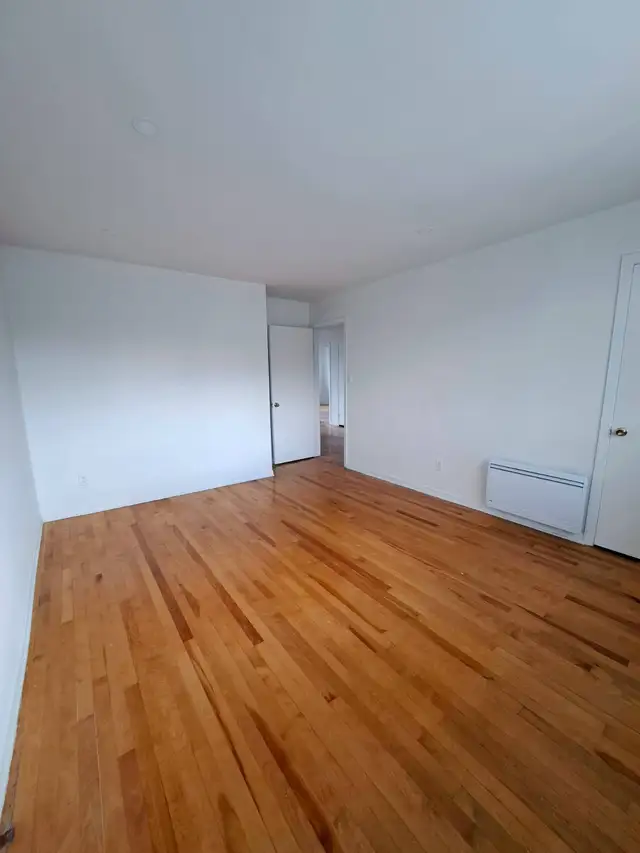 Grand 5 ½ rénové (Saint-Léonard/Montréal) (Triplex) - Photo 3