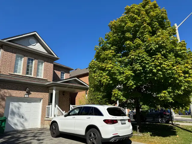 For Rent : Beautiful 3 Bed 3 Bath, Prime location