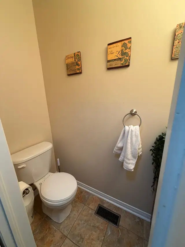 For Rent : Beautiful 3 Bed 3 Bath, Prime location - Photo 13