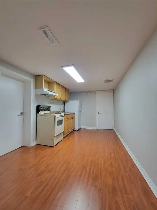 1 BEDROOM APARTMENT FOR ONE NEAR TRANSIT, SEP ENTRANCE - Photo 2