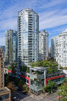 2br - 885ft2 - ATELIER on ROBSON, June 1