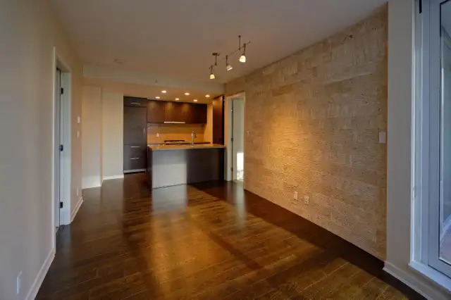 2br - 885ft2 - ATELIER on ROBSON, June 1 - Photo 2