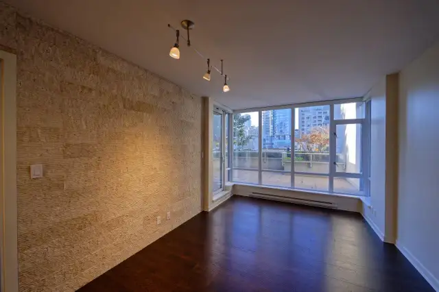 2br - 885ft2 - ATELIER on ROBSON, June 1 - Photo 3