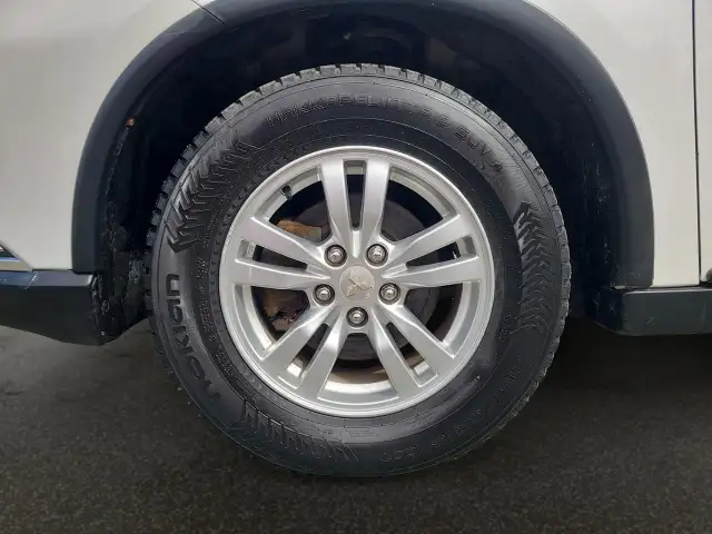 2018 Mitsubishi Outlander ES - Photo 9