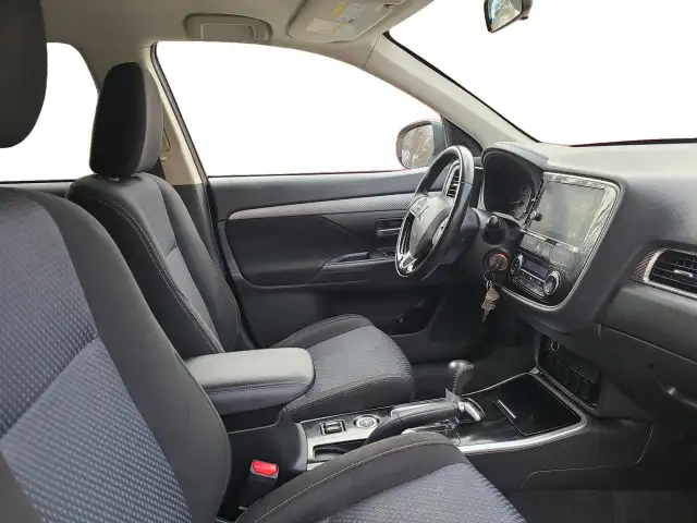2018 Mitsubishi Outlander ES - Photo 16