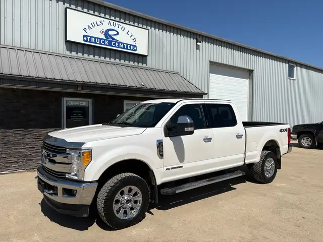 2017 Ford F-250 Crew Cab 4x4 Lariat 6.7L - Rebuilt Title
