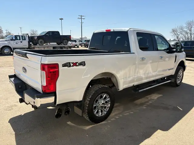 2017 Ford F-250 Crew Cab 4x4 Lariat 6.7L - Rebuilt Title - Photo 4