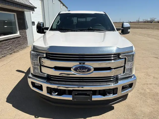 2017 Ford F-250 Crew Cab 4x4 Lariat 6.7L - Rebuilt Title - Photo 5