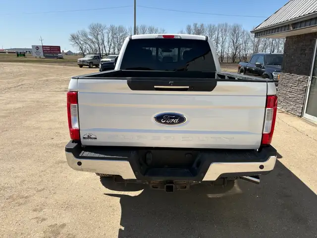 2017 Ford F-250 Crew Cab 4x4 Lariat 6.7L - Rebuilt Title - Photo 6
