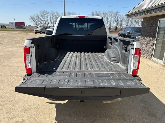 2017 Ford F-250 Crew Cab 4x4 Lariat 6.7L - Rebuilt Title - Photo 7