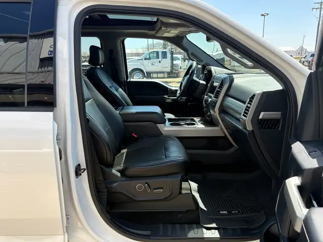 2017 Ford F-250 Crew Cab 4x4 Lariat 6.7L - Rebuilt Title - Photo 14