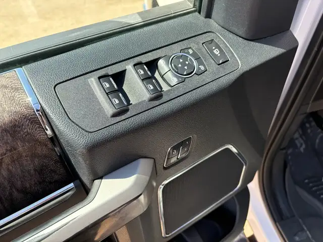 2017 Ford F-250 Crew Cab 4x4 Lariat 6.7L - Rebuilt Title - Photo 16