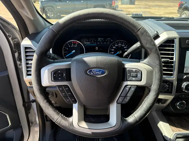 2017 Ford F-250 Crew Cab 4x4 Lariat 6.7L - Rebuilt Title - Photo 17