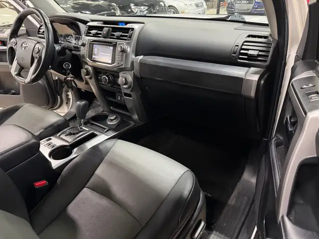 2019 Toyota 4Runner 4WD - 7 SEATER - BLUETOOTH - NAVIGATION - BA - Photo 17