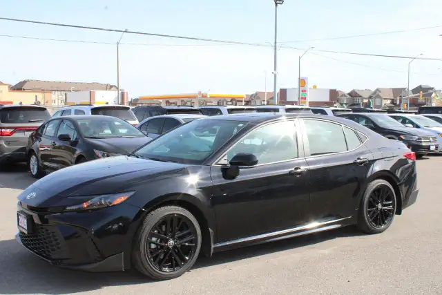 2025 Toyota Camry SE CVT hybrid