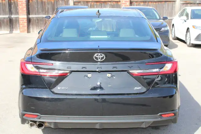 2025 Toyota Camry SE CVT hybrid - Photo 4