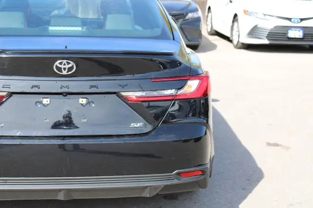 2025 Toyota Camry SE CVT hybrid - Photo 6