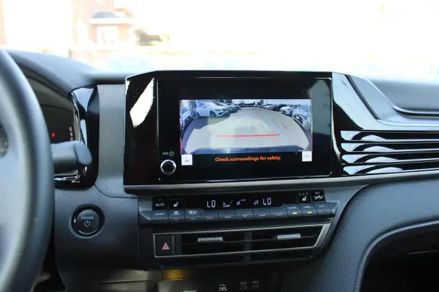 2025 Toyota Camry SE CVT hybrid - Photo 8