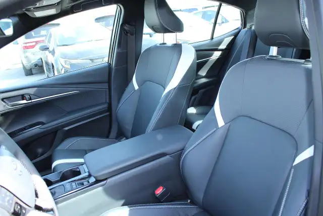 2025 Toyota Camry SE CVT hybrid - Photo 9