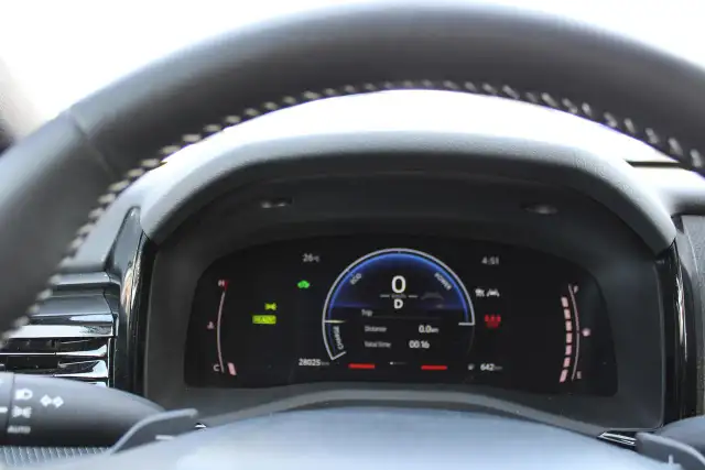2025 Toyota Camry SE CVT hybrid - Photo 11