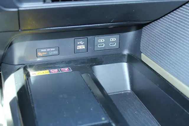 2025 Toyota Camry SE CVT hybrid - Photo 13