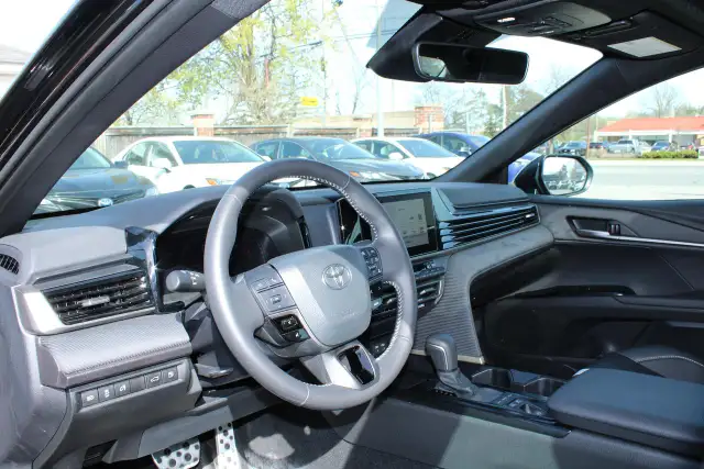2025 Toyota Camry SE CVT hybrid - Photo 17