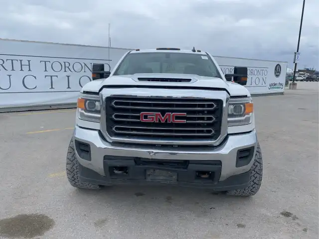 2018 GMC Sierra 2500HD - Photo 2