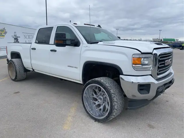 2018 GMC Sierra 2500HD - Photo 3