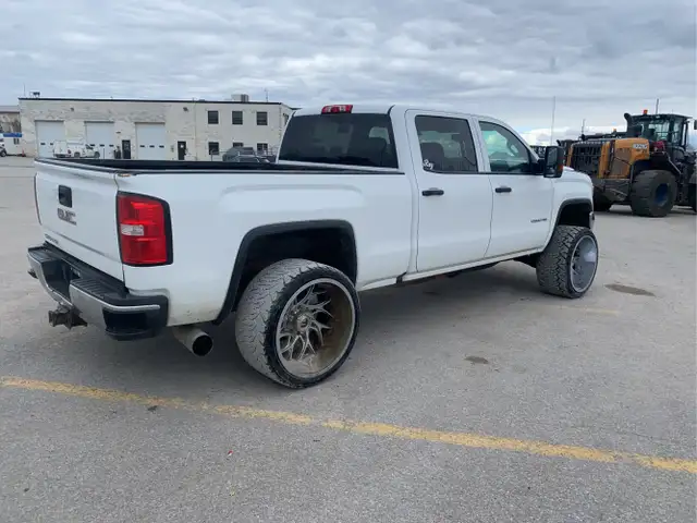 2018 GMC Sierra 2500HD - Photo 4