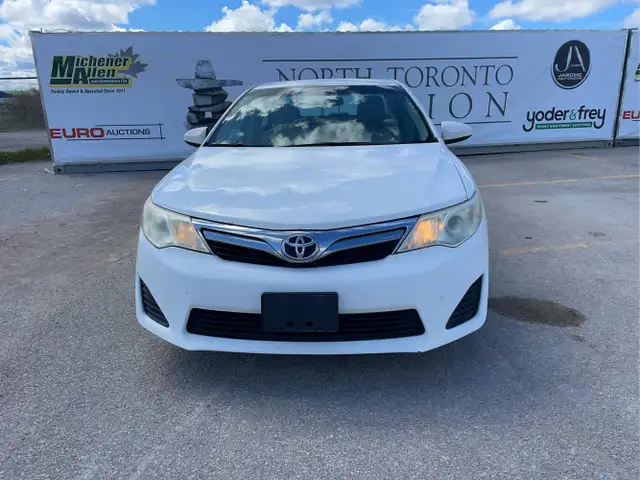 2013 Toyota Camry - Photo 2