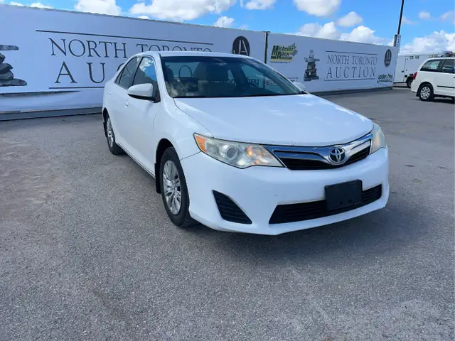 2013 Toyota Camry - Photo 3