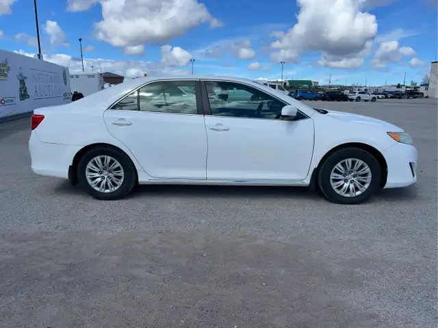 2013 Toyota Camry - Photo 4