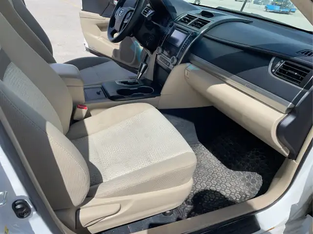 2013 Toyota Camry - Photo 18