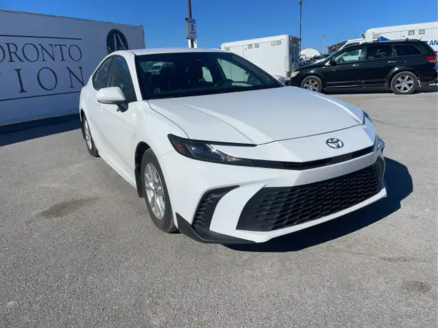 2025 Toyota Camry - Photo 3