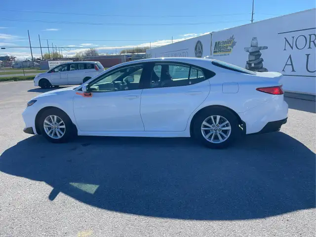 2025 Toyota Camry - Photo 8