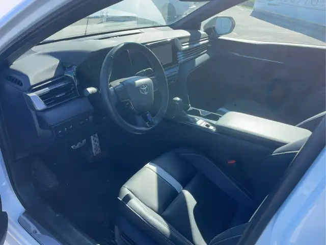 2025 Toyota Camry - Photo 10