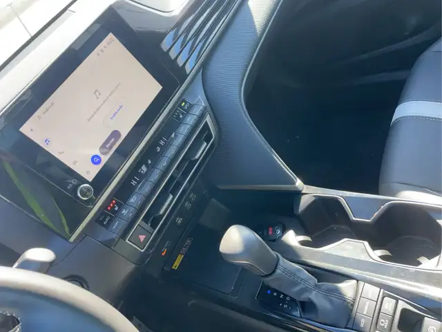 2025 Toyota Camry - Photo 13