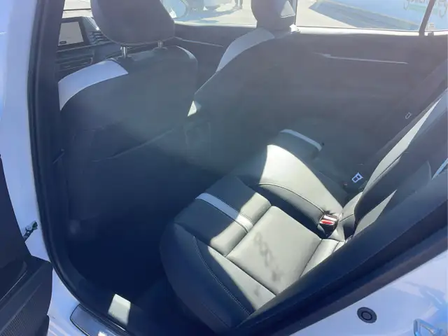 2025 Toyota Camry - Photo 15