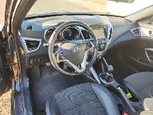 2017 Hyundai Veloster - Photo 17