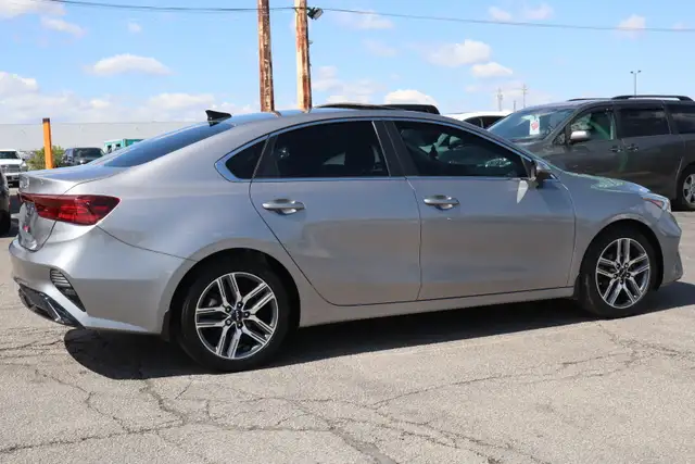 2023 Kia Forte - Photo 7