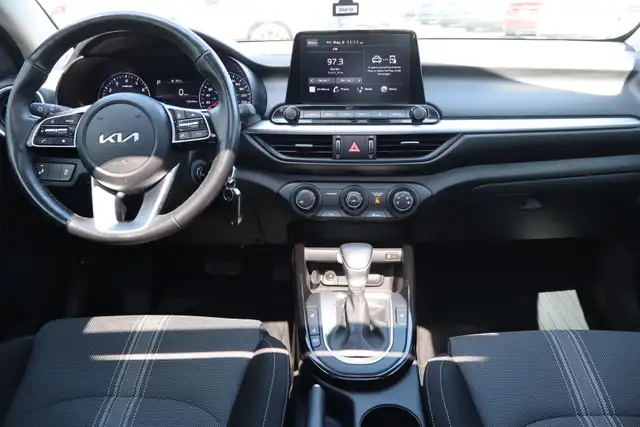 2023 Kia Forte - Photo 11