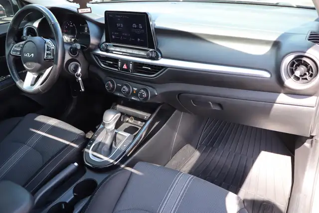 2023 Kia Forte - Photo 12