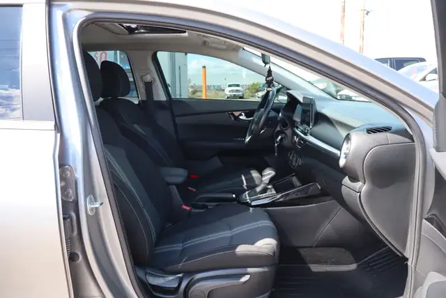 2023 Kia Forte - Photo 14