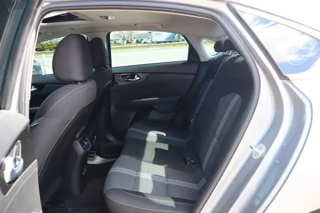 2023 Kia Forte - Photo 16