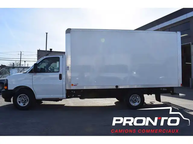 2025 Chevrolet Express Commercial Cutaway 3500  Cube 14 pieds - Photo 4