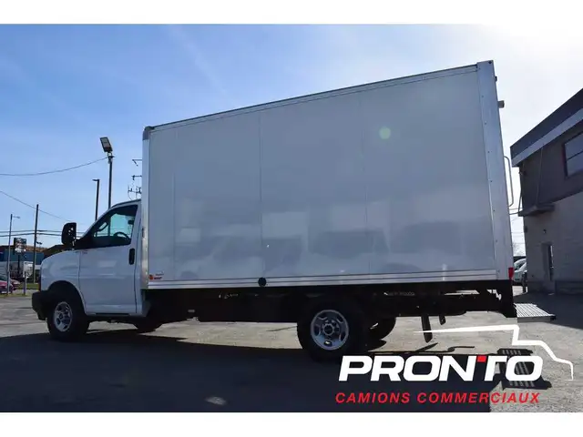 2025 Chevrolet Express Commercial Cutaway 3500  Cube 14 pieds - Photo 5