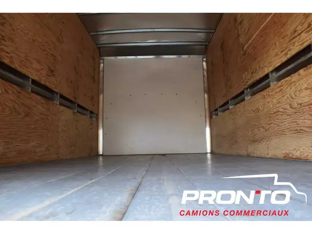 2025 Chevrolet Express Commercial Cutaway 3500  Cube 14 pieds - Photo 8